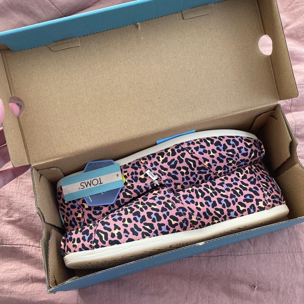 Tom’s shoes, NWT.